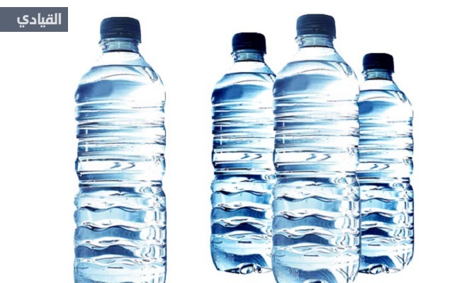 العلماء يكشفون خطورة شرب الماء من العبوات البلاستيكية